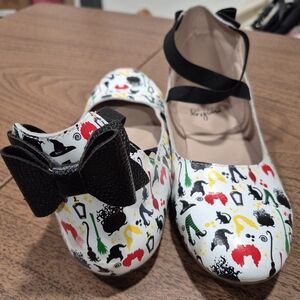 Adorable! Monkey Feet Hocus Pocus Leather Flats